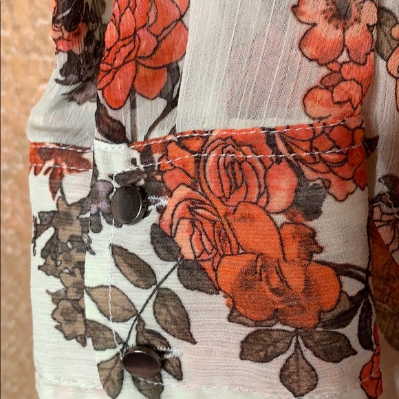 A New Day Sheer Floral Blouse - Picture 4 of 6
